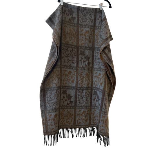 Amanda Smith Shawl Wrap One Size NWT Winter Wrap Chic Leaf Print Brown Gray - Picture 2 of 5